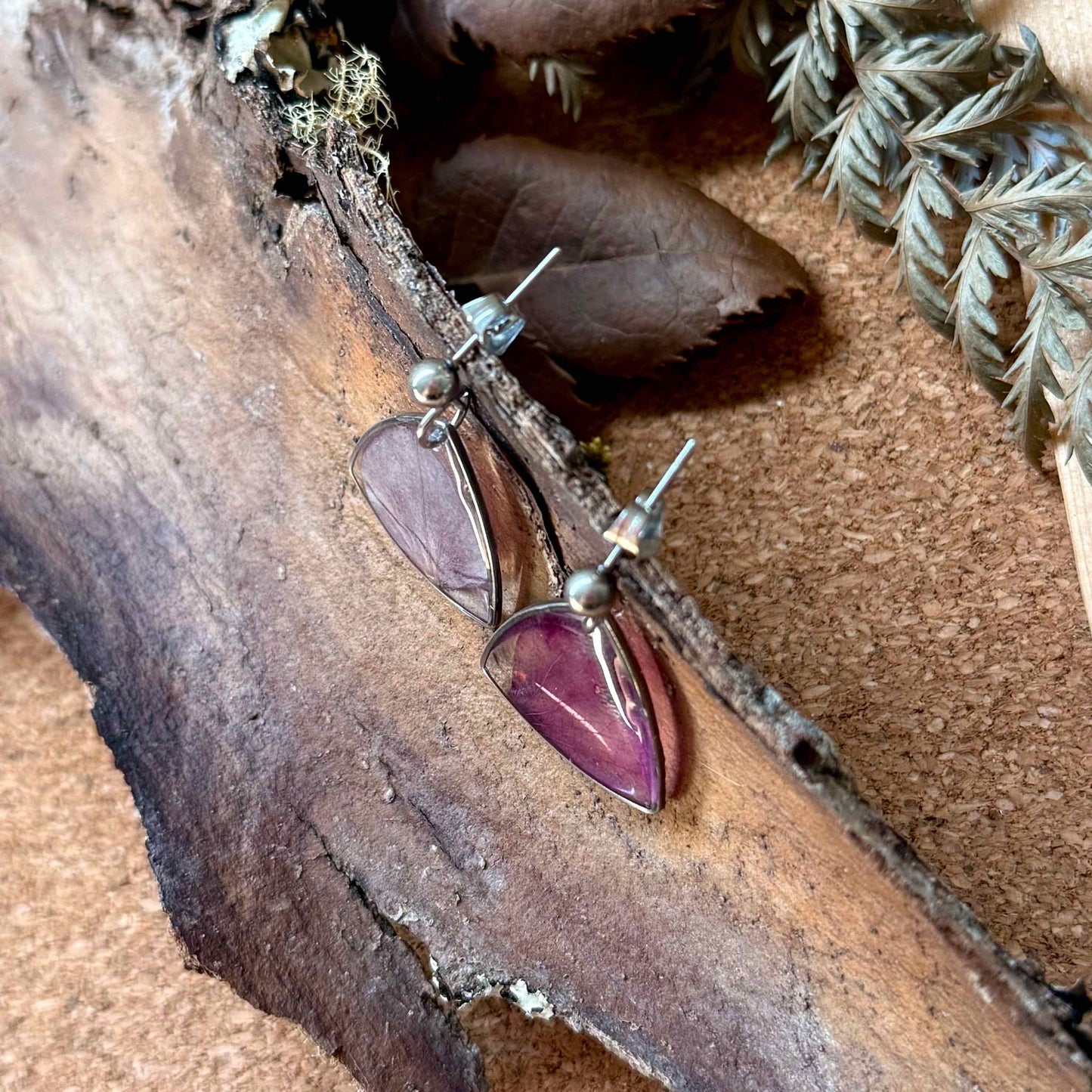 Vista de los broches tipo tornillo del par de aros Futrono